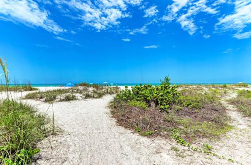 Anna Maria Island Sunshine Kiss Villa in Holmes Beach, USA