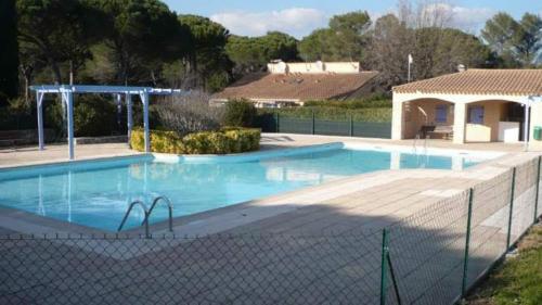 Maison 4pers promotion dernière minute AOUT piscine jardin clim parking wifi 20 min plages Fréjus entre Cannes St Tropez gîte à louer Le Mitan