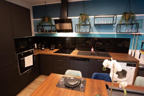 Capsule Gaming balnéo & billard & babyfoot & sauna 2 chambres (Capsule Gaming balneo & billard & babyfoot & sauna 2 chambres) in Valenciennes