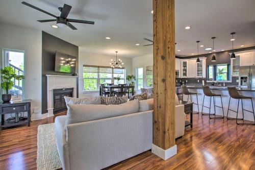 Waveland Abode with Patio, Walk to Beach! in Waveland, USA