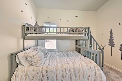 Mtn Views and Gas Fire Pit Luxe Pine Escape!