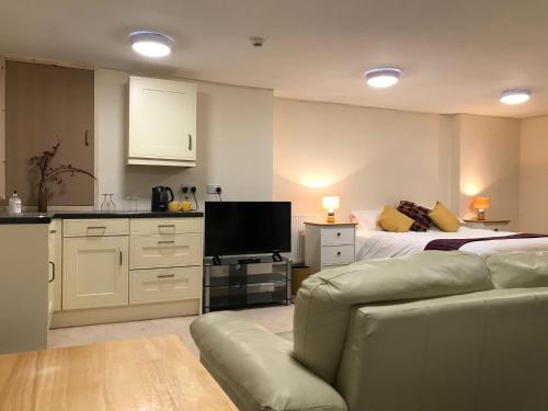 1 double bed, 2 twin beds