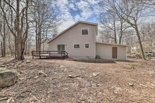 Tobyhanna Home with Gas Grill Less Than 2 Mi to Dresser Lake in Tobyhanna, USA