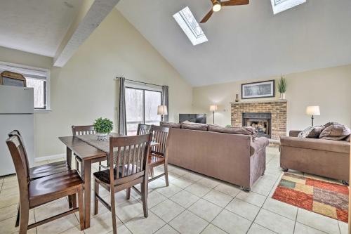 Tobyhanna Home with Gas Grill Less Than 2 Mi to Dresser Lake in Tobyhanna, USA
