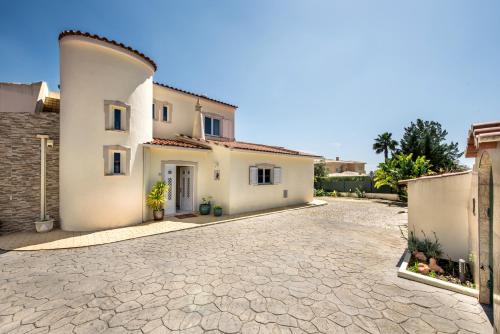 ทัศนียภาพภายนอกโรงแรม,  5 ห้องนอน 4 ห้องน้ำส่วนตัว ขนาด 250 ตร.ม. – คาร์โวเอโร ซิตี้เซ็นเตอร์ (Villa Miguel) in คาร์โวเอโร ซิตี้เซ็นเตอร์