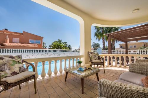 ระเบียง/ชานเรือน,  5 ห้องนอน 4 ห้องน้ำส่วนตัว ขนาด 250 ตร.ม. – คาร์โวเอโร ซิตี้เซ็นเตอร์ (Villa Miguel) in คาร์โวเอโร ซิตี้เซ็นเตอร์