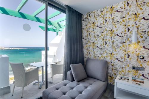 Deluxe Double Room with Balcony and Sea View