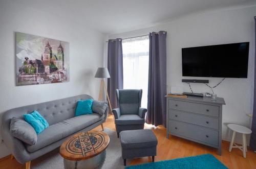 SweetHome - ruhig - große Küche, Balkon, Stellplatz, WiFi, Magdeburg