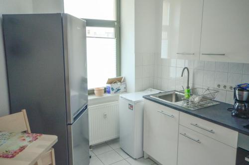 SweetHome - ruhig - große Küche, Balkon, Stellplatz, WiFi, Magdeburg (Foto 9)