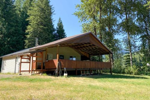 Private 2-Acre Retreat w/ MTN Views, Walk to River in St Maries (ID)