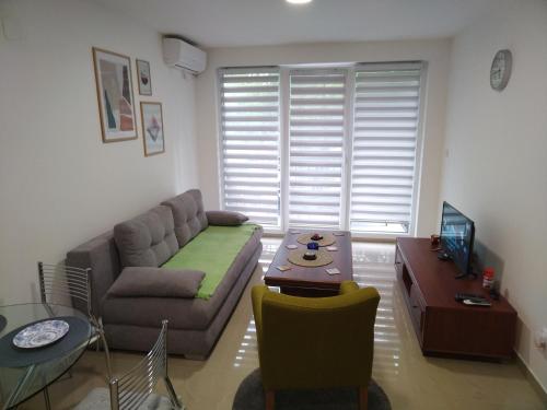 Apartman "N" Srebrno jezero in เวลิโค กราดิสเต