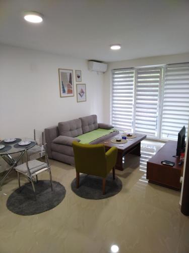 Apartman "N" Srebrno jezero in เวลิโค กราดิสเต