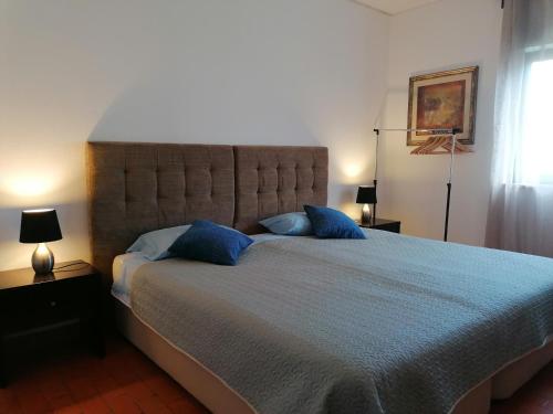 1 king bed, 2 twin beds