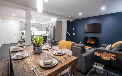 Alpine Escape by Revelstoke Vacations, Revelstoke