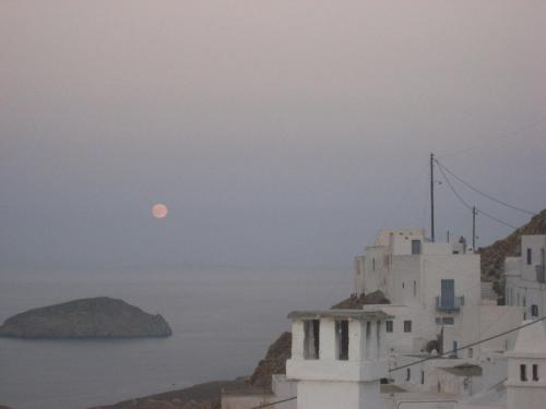 Serifos Chroma