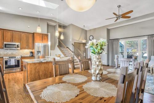 Spacious 5BR House with Peak Views in Colorado Springs in Colorado Springs, USA