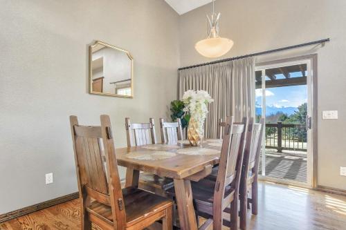 Spacious 5BR House with Peak Views in Colorado Springs in Colorado Springs, USA