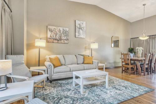 Spacious 5BR House with Peak Views in Colorado Springs in Colorado Springs, USA