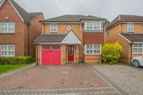 Modern 4 Bedroom Detached House in Cardiff