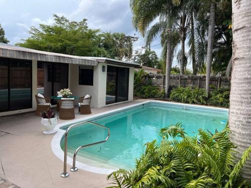 NEW Spacious 6bdr Villa Pool Tennis/Airhockey in Fort Lauderdale, USA