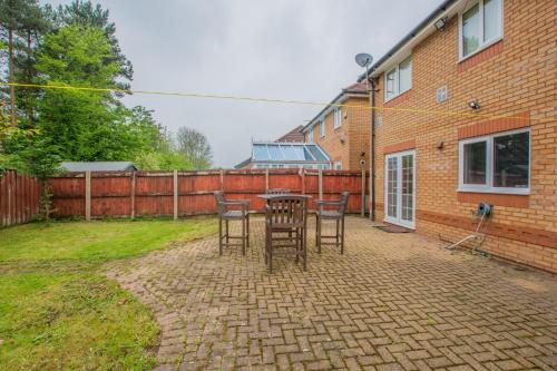 Modern 4 Bedroom Detached House in Cardiff