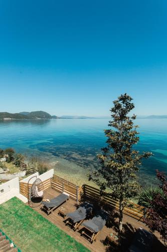 Beach Front Villa Litore - Location, gîte - Mesongi