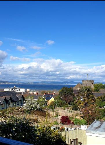 Inalong - Quirky property with sea views above an Ale House, The Mumbles (photo 3)