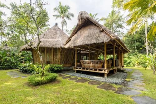 Pondok Indah - 2 bds Eco Bamboo House, Garden