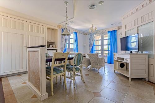 Kitchen, Studios no IL Campanario Resort ILCTOP in Jurerê