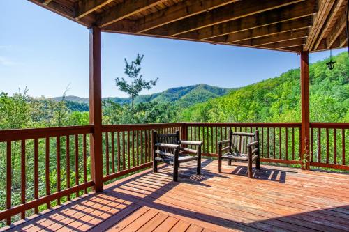 Balcony/terrace, Highland View Hot Tub Pool Table Fireplace in Pigeon Forge Suburbs