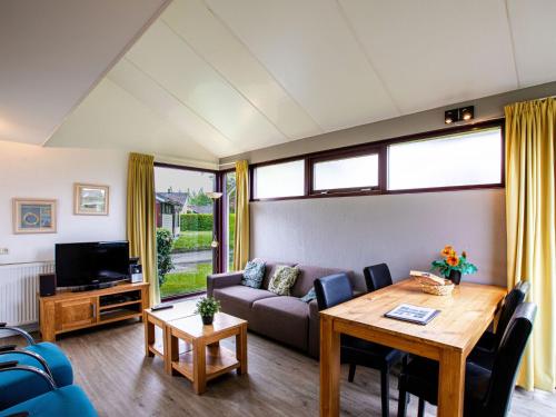  Detached bungalow in Zeeland on the Stelleplas in heinkenszand