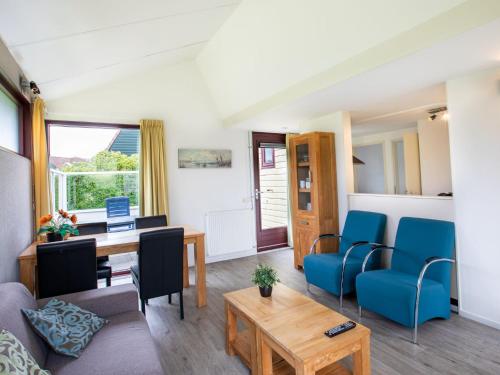  Detached bungalow in Zeeland on the Stelleplas in heinkenszand