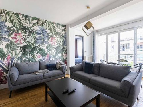 Premium Apartment in Charleville M zi res near Centre