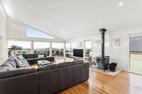 Seaview on Seaview Exceptional and Spacious With Sensational Views - BYO Linen