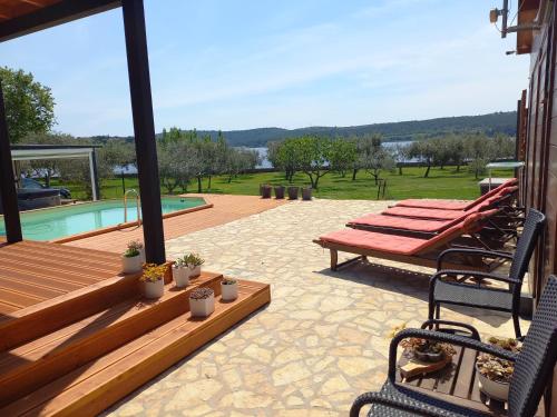 Beach house BETA with pool, jacuzzi, playground & bbq in an olive grove with a beach, Pomer - Istria