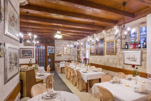 餐廳, Bed&Breakfast Sorgo Palace in 斯通