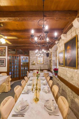 餐廳, Bed&Breakfast Sorgo Palace in 斯通