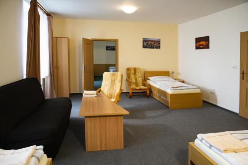 2 bedrooms, 7 beds