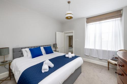 Georgian 2 Bed Apartment with 3 Bathrooms and Parking, Бат (фото 3)
