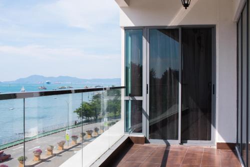 THE LOFT RESIDENCES HOMESTAY @ BLOCK C IMAGO MALL KK CENTRAL THE LOFT RESIDENCES HOMESTAY @ BLOCK C IMAGO MALL KK CENTRAL