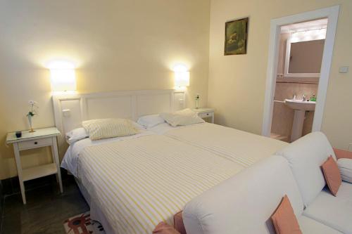 2 twin beds