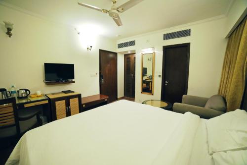 Hotel Meraden Grand – Varanasi, VA