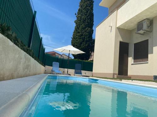 Apartment ANDRIANA with outdoor pool