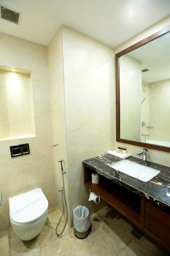 Hotel Meraden Grand – Varanasi, VA