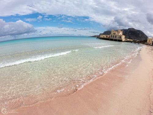 شاطئ, home sweet home sea in Addaura