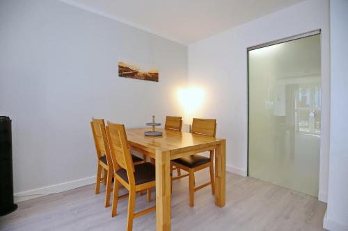 Apartment with Terrace image 8