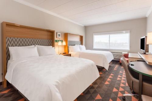Holiday Inn Philadelphia South Swedesboro Hotel By IHG in Beckett (NJ)