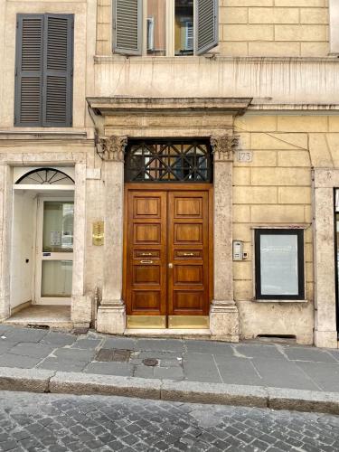 Barberini Apt close to Fontana di Trevi