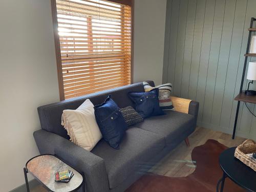 Pinedale Cozy Cabins - image 7