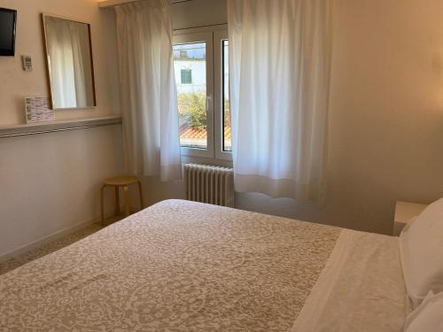 Hostal Marina Cadaqués - image 9